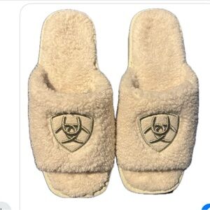 Ariat Cream Fuzzy Slippers